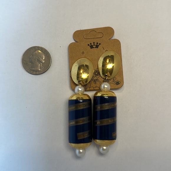 💋5 for $25 💋 Vintage clip on earrings - Picture 2 of 3